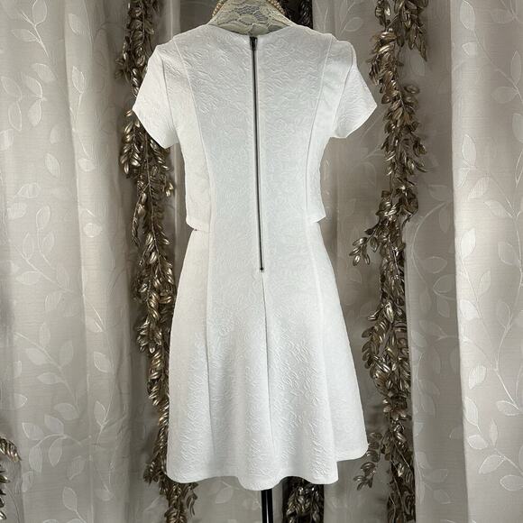 Hem & Thread White Jacquard Textured Fit & Flare Dress side Cutouts Small - Picture 5 of 14